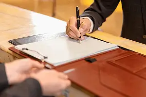 帕劳那边的人到重庆旅游多少公里